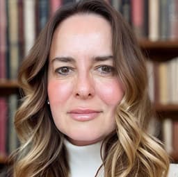 Head shot for Claudia Giron