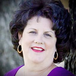 Head shot for Amy Bruce
