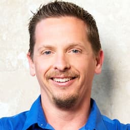 Head shot for Ian Taylor