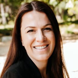Head shot for Elizabeth Ilyitsky