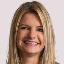 Head shot for Laura Elk-Weist