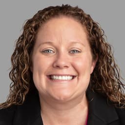 Head shot for Lindsey Parks