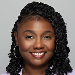 Head shot for Teressa Crawford