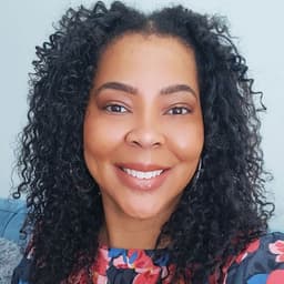 Head shot for Natalie Nichols