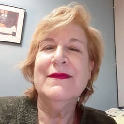 Head shot for Phyllis Gould