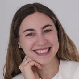 Head shot for Elizabeth Kaplan