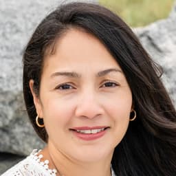 Head shot for Carol Candelario