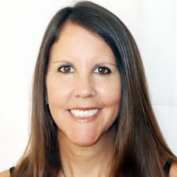 Head shot for Julie Galinanes