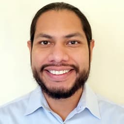 Head shot for Felipe Lau