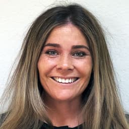 Head shot for Lauren Evans