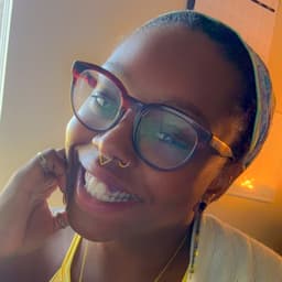 Head shot for Rachel Boone