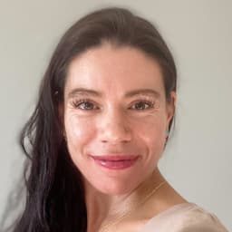 Head shot for Leah Glass
