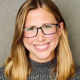 Head shot for Stephanie Morris