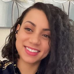 Head shot for Shenell Sarwon