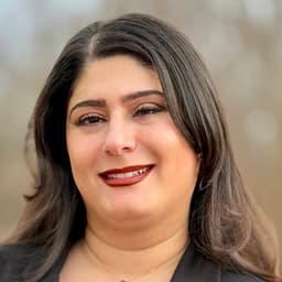 Head shot for Leila Kandahari