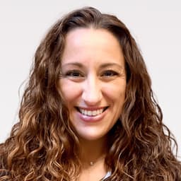 Head shot for Amanda Ellison