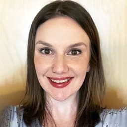 Head shot for Erin Healy