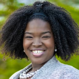 Head shot for Shaunese Dumas
