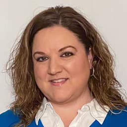 Head shot for Elizabeth Crouse